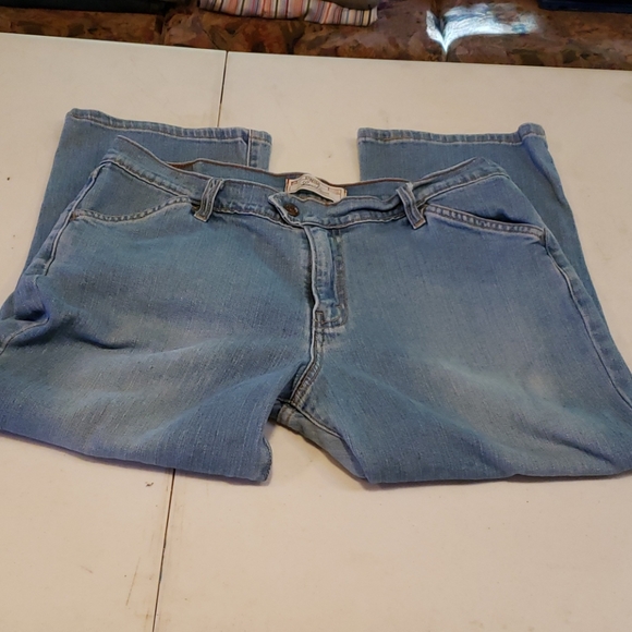 Levi's Denim - Levi Strauss capris jeans sz 14 misses